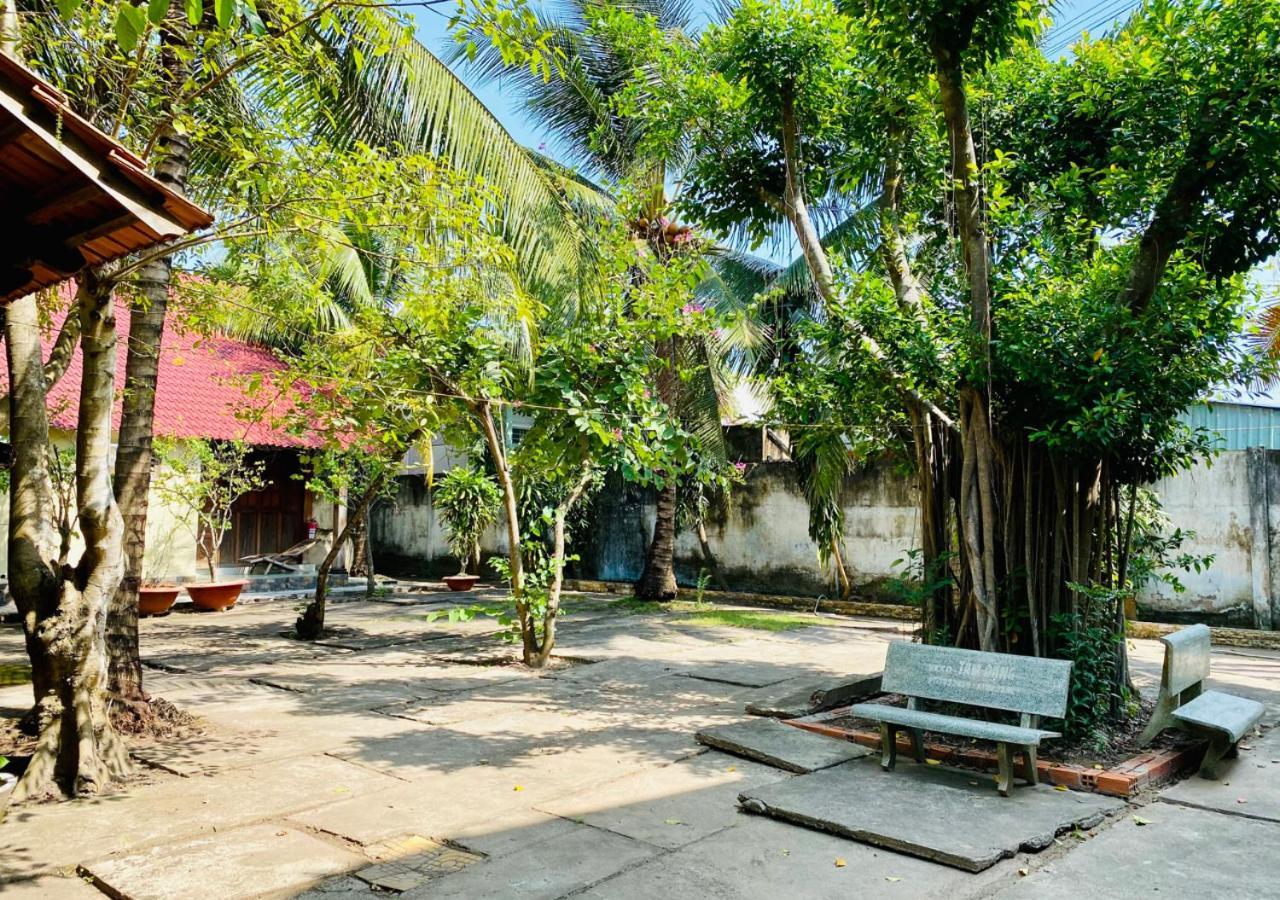 Отель Khach San Sao Mai Ben Tre Экстерьер фото